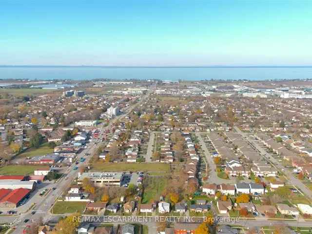 Beamsville Bungalow: 3-Bedroom Home with Redevelopment Potential