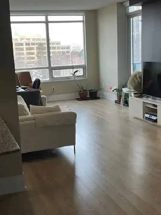 Rent Condo 2 Beds 2 Baths in Donmills Eglinton with Amenities