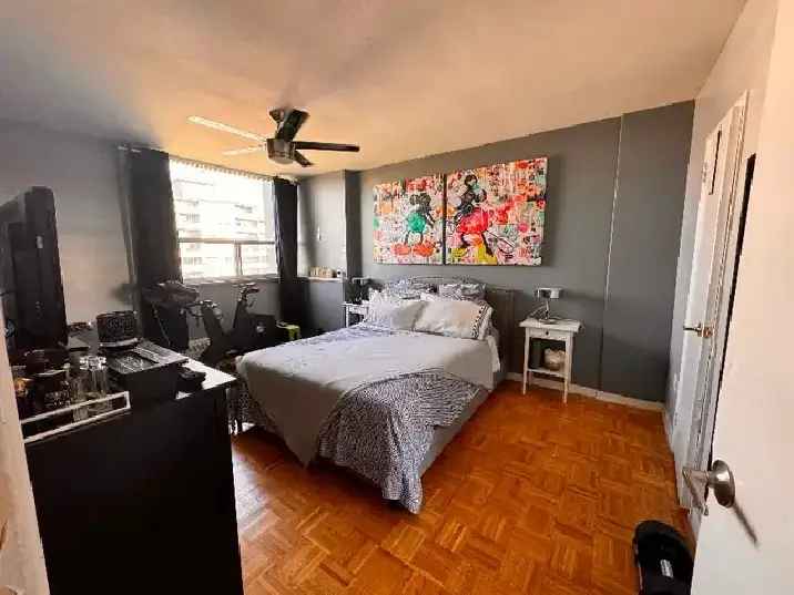 Bedroom for rent Bathurst & Shepherd