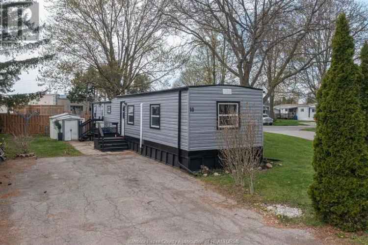 Renovated 2 Bed 1 Bath Mobile Home with Modern Finishes