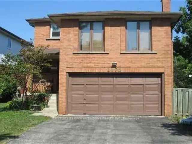 Spacious Detached Home in Oakville's College Park