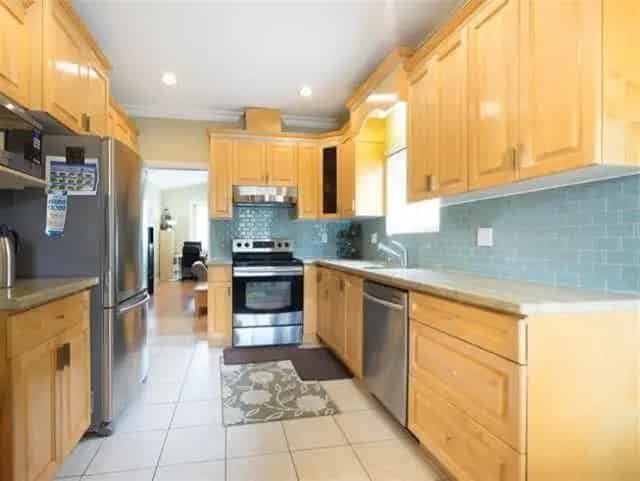2052 Westview Drive North Vancouver Family Home 6 Beds 4 Baths