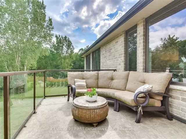 House For Sale in Strathroy-Caradoc, Ontario