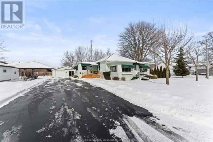 Charming Kingsville Bungalow - Downtown Living