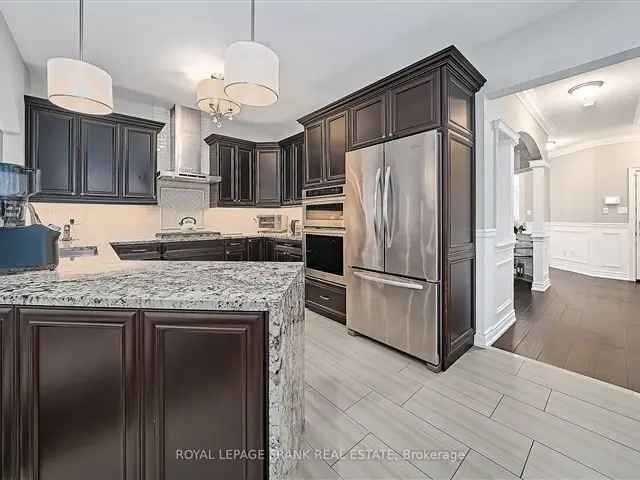 Spacious Family Home in South Ajax 3 1