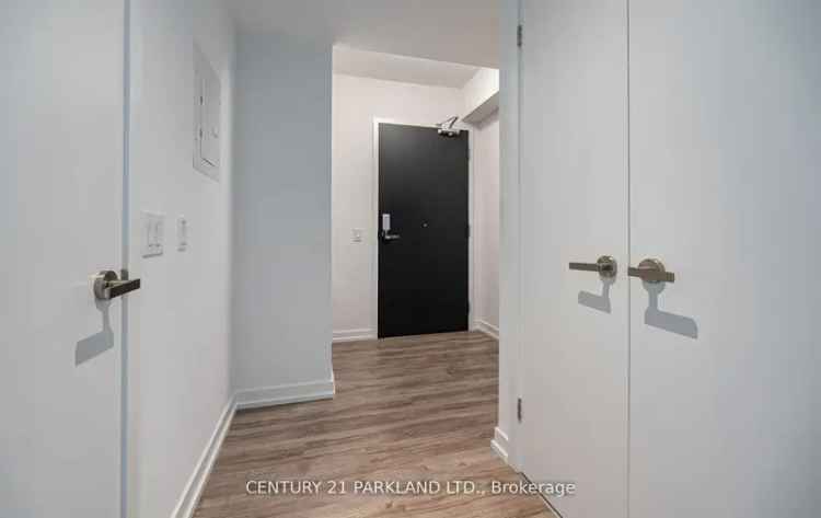 Luxury Downtown Toronto Condo 2 Beds 2 Baths Balcony Parking