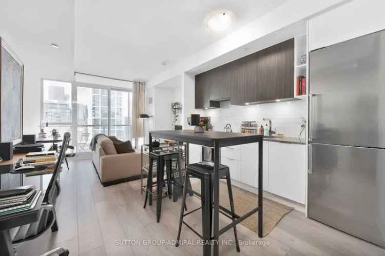 Spacious 1-Bedroom City View Unit Near King & Queen East