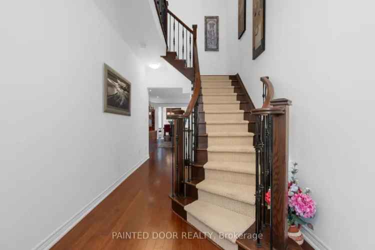 Luxury Newmarket Townhome: 3 Beds, 4 Baths, Private Yard