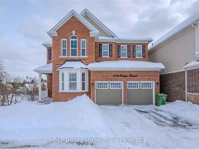 Maple Grove 5-Year-Old Home - Modern Elegance & Natural Beauty