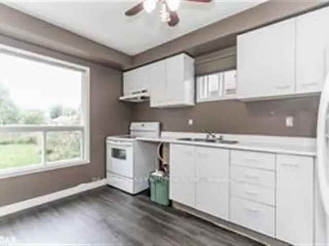 3 Bedroom House in Barrie Family Neighborhood