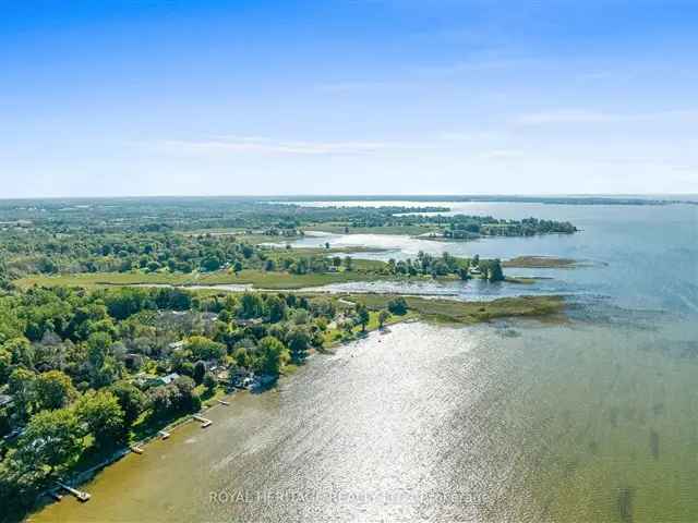 Weller's Bay Lake House - Waterfront Property with 3 Bedrooms and 2 Bathrooms