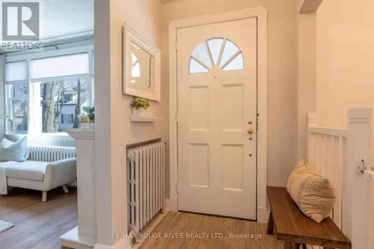 Cobourg Beach Bungalow  Renovated Vintage Home