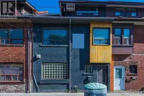 1 room house of 312 m² in Toronto