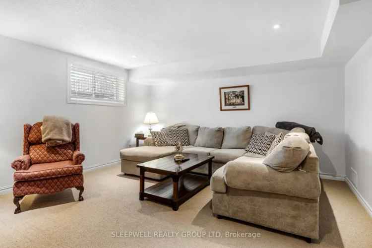 Bridlewood End Unit Townhome: Spacious Living, Modern Kitchen, Finished Basement