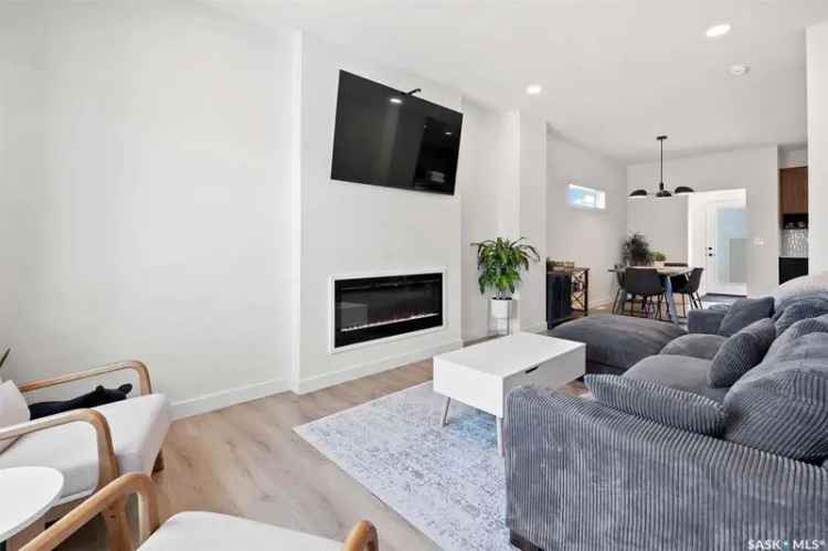 3 Bed 3 Bath Contemporary Home with Double Garage