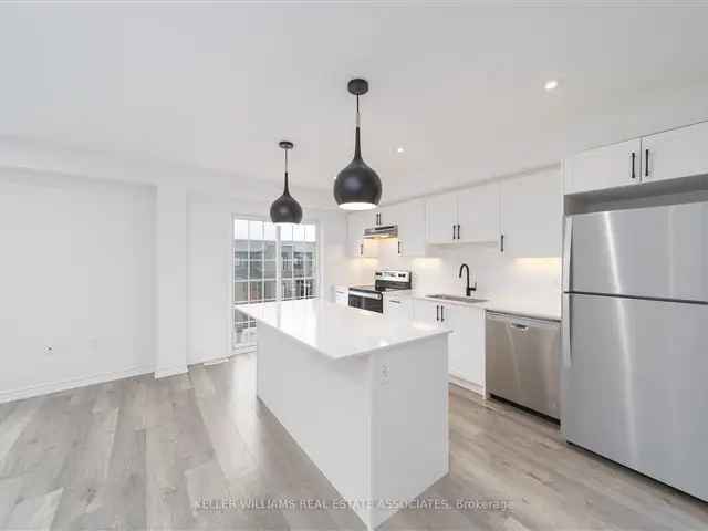 Stunning 3-Level Townhome in Barrie with Sunset Views