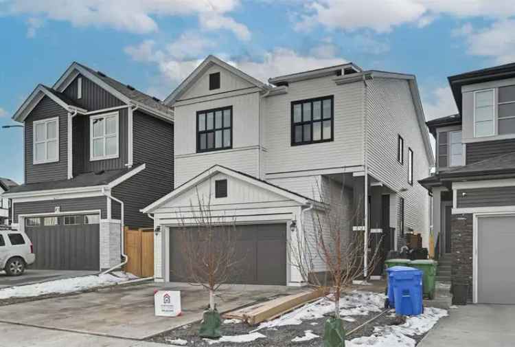 Luxury 5-Bedroom Home in Glacier Ridge with Legal Suite