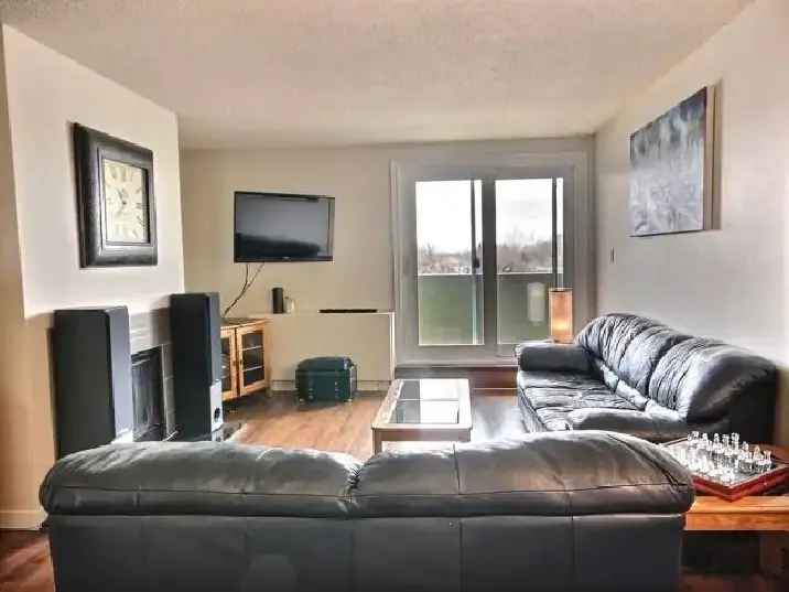 Desirable Top-Floor & Pet-Friendly 2bdrm Condo Near U of M!