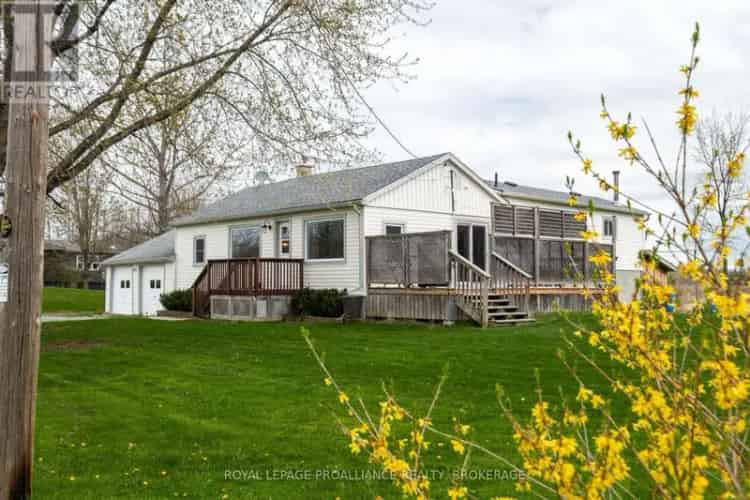 Country Bungalow 3 Bedroom 2 Bathroom 1755 sq ft