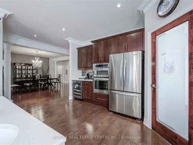 Luxury 5500 Sq Ft Raised Bungalow - Multigenerational Living