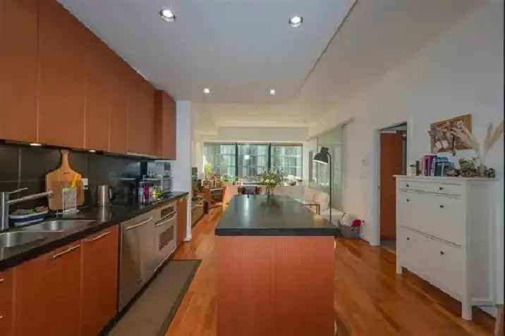 DT Coal Harbour 1 bed  1 big den $2,800/m,1333 west Georgia