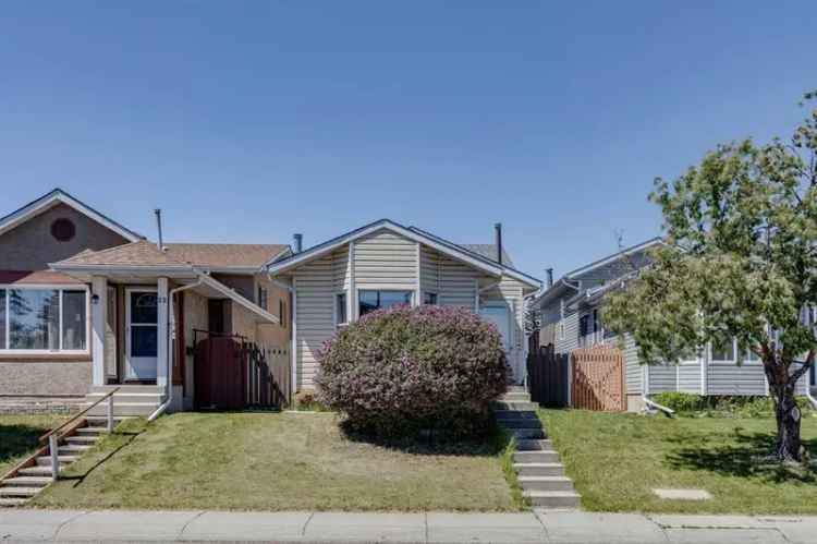 House For Sale in Calgary, Alberta