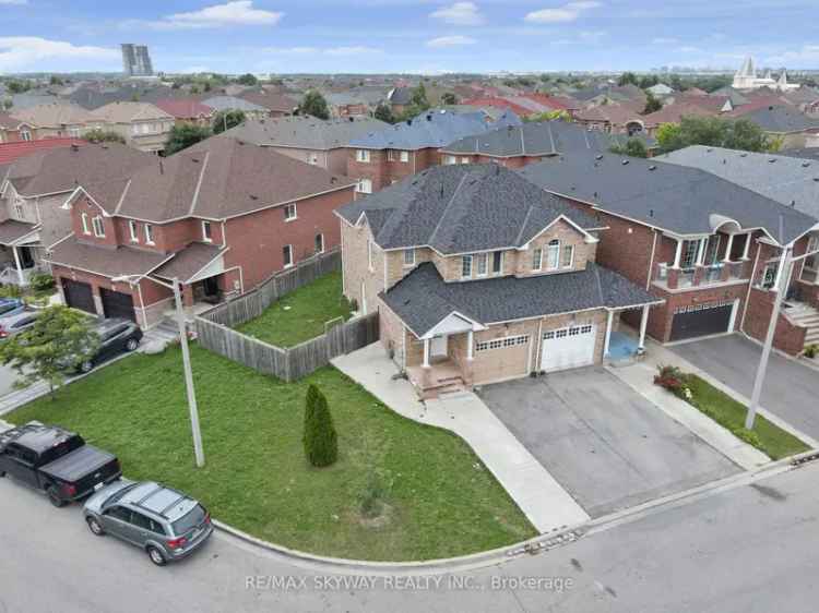 House For Sale in 19, Rednor Drive, Brampton, Ontario