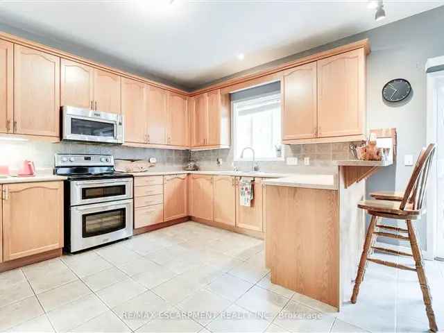 4+1 Bedroom Executive Home in Stoney Creek Mountain