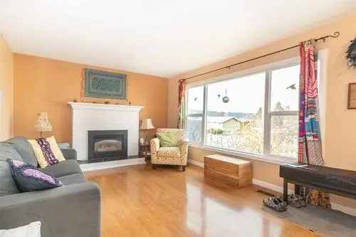 4 Bedroom Family Home with Upgrades and Private Garden