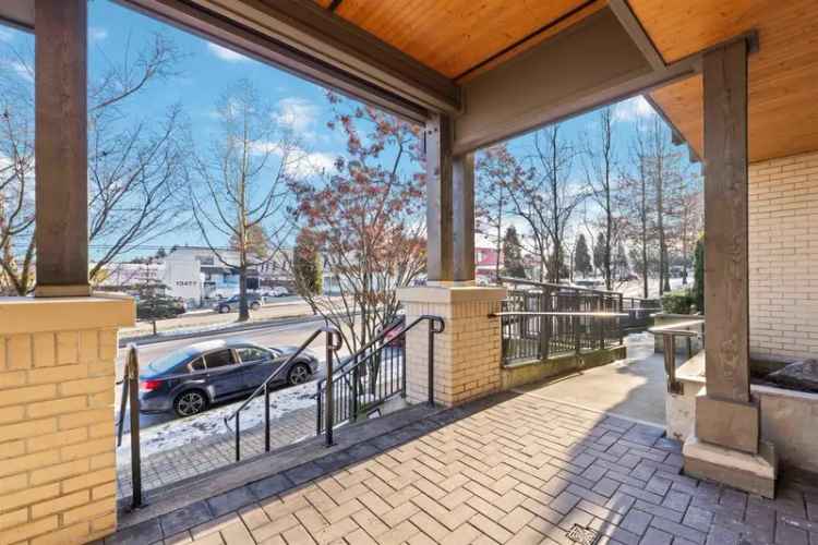 Modern 2 Bed 2 Bath Surrey Condo near Gateway Skytrain