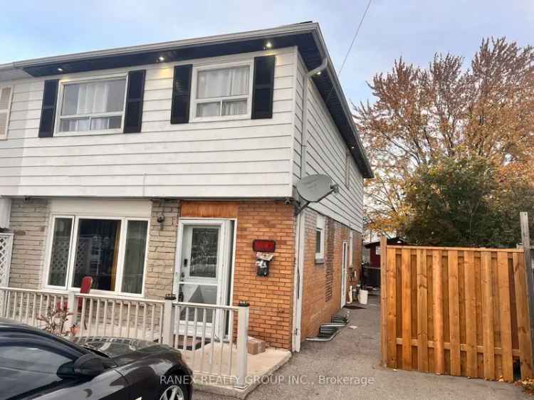 House For Sale in Mississauga, Ontario