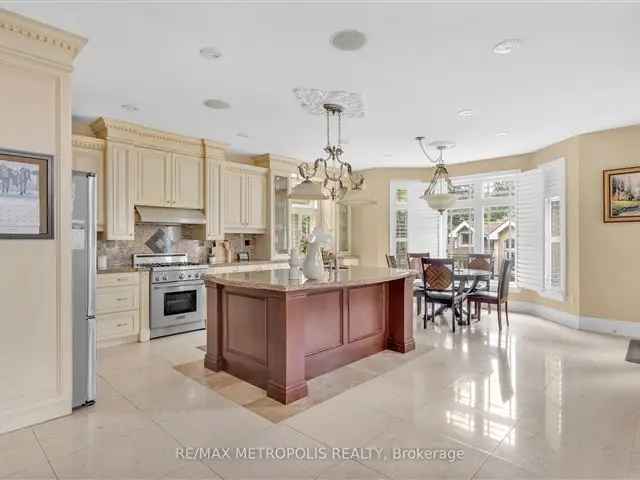 House For Sale in Richmond Hill, Ontario