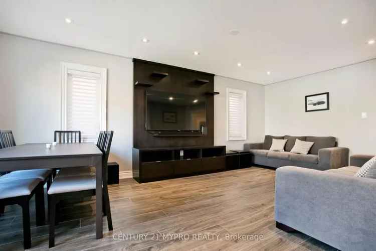 Modern Double Garage Detached House Near 404