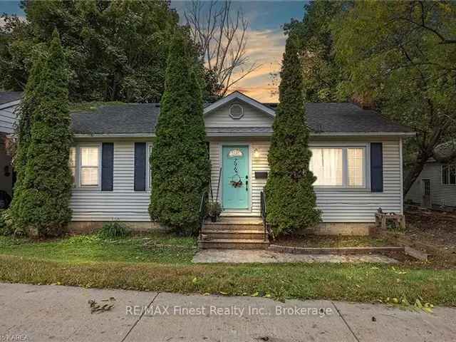 Beautiful Bungalow 3 Beds 2 Baths Hardwood Floors Deck