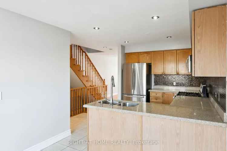 Townhouse For Sale in Toronto, Ontario