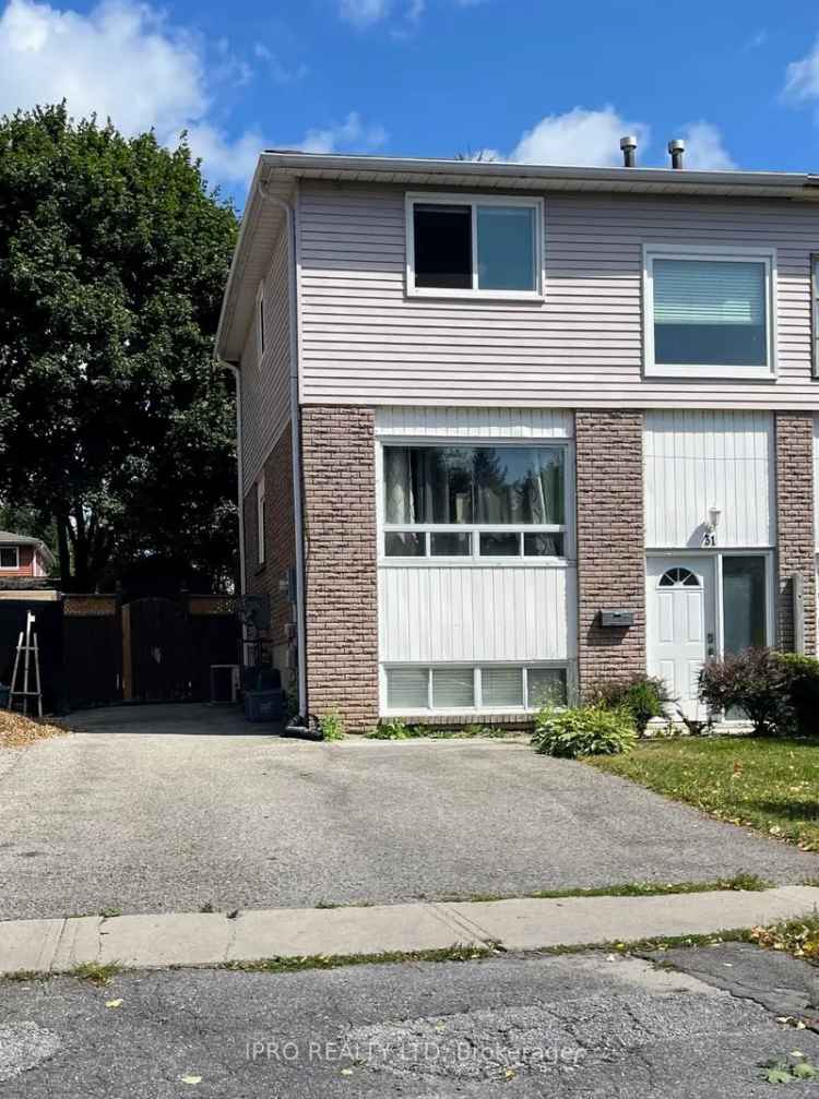 House For Sale in Barrie, Ontario