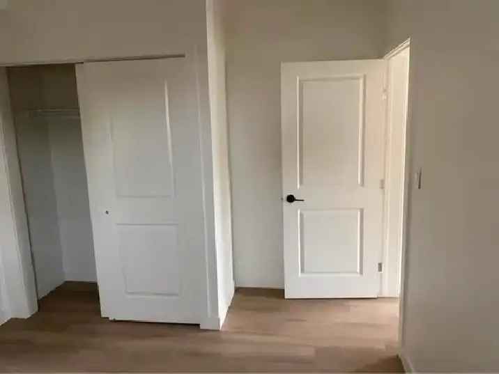 Room for Rent in a 3 Bedroom Apartment Near Jubilee Ave