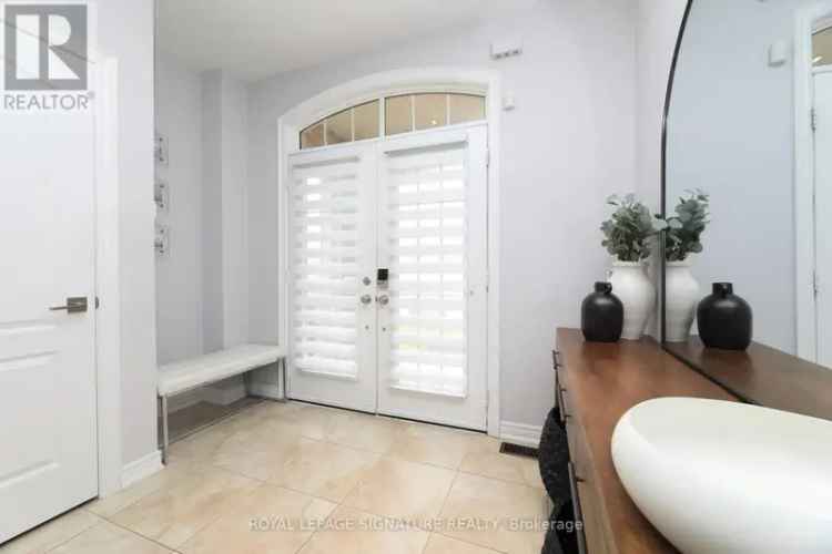 Beautiful Family Home in Thornhill, Steps from Anne Frank PS