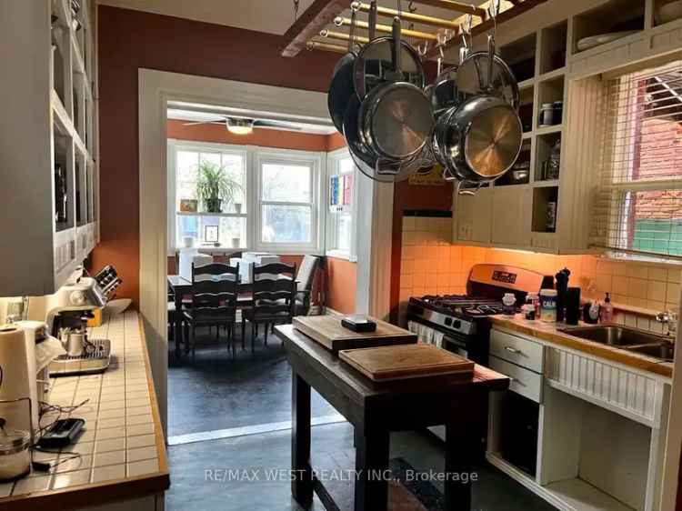 House For Sale in Toronto, Ontario