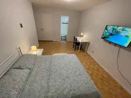 1 room apartment of 214 m² in Toronto