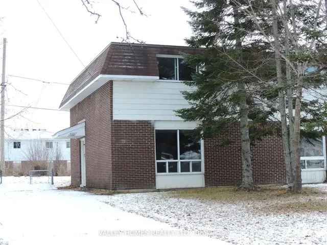 Spacious Semi-Detached Home Near Riverside Park