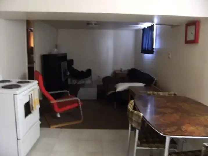 Cosy furnished basement suite Capitol Hill