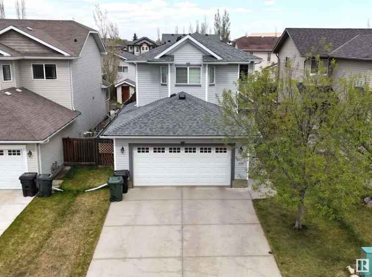 Lovely 2-Storey Home in Spruce Ridge with Double Garage
