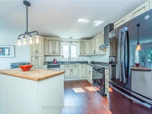 Family Gem in Barrie's East End 3+2 Beds 2 Baths Finished Basement