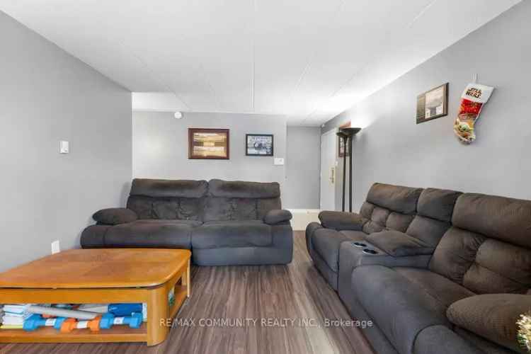 Condo For Sale in 43, Taunton Road East, Oshawa, Ontario