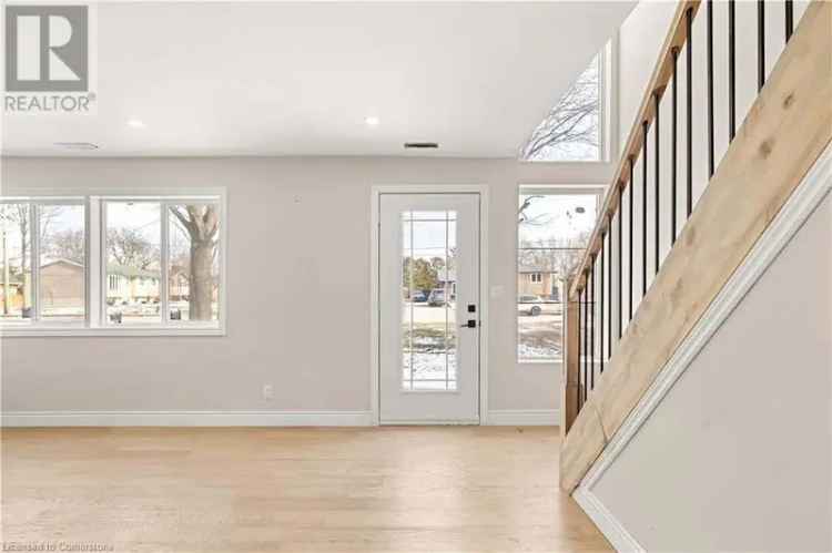 6 Bedroom 3 Bathroom Home Near Lake St Clair