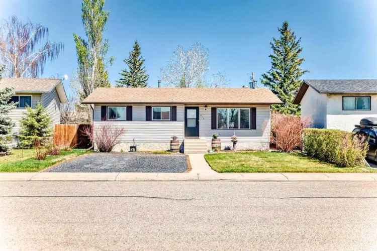 4 Bed 3 Bath Family Home Upgraded Spacious Close to Schools