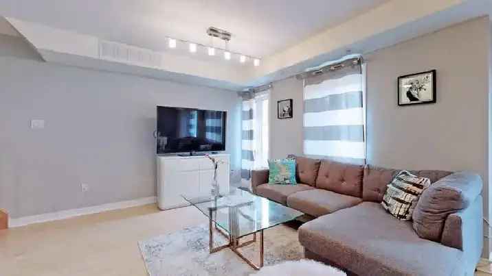 FURNISHED MASTER BEDROOM FOR RENT - JOHN AND BAYVIEW - THORNHILL