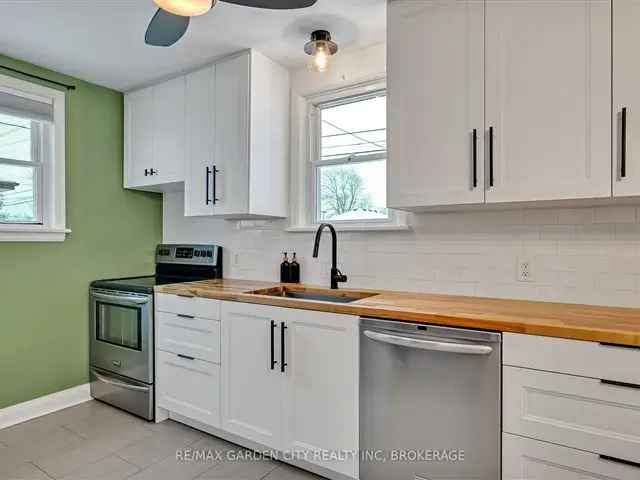 Peterborough Bungalow 3 Bed 2 Bath 1800 sq ft Newly Renovated Kitchen