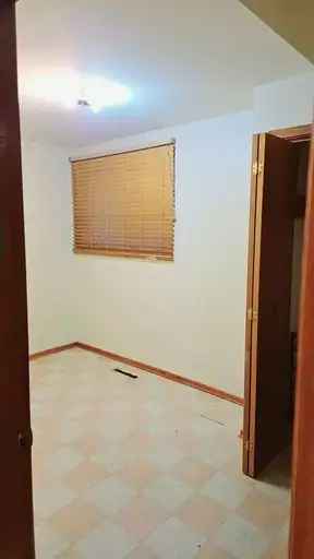 Room in Shared Basement Suite McCauley All Utilities Included